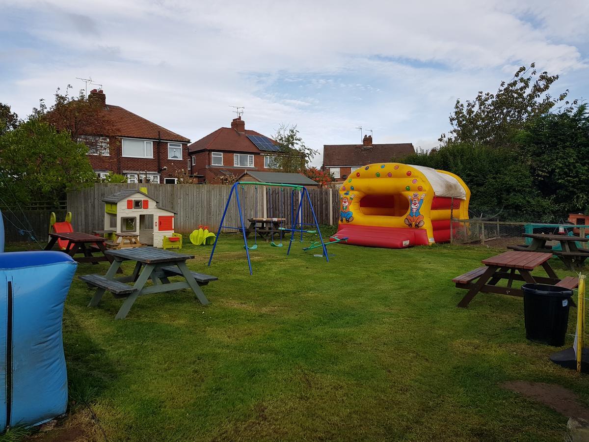 The Jackdaw Pub Self Catering Static Caravan Free Breakfast Supplied *