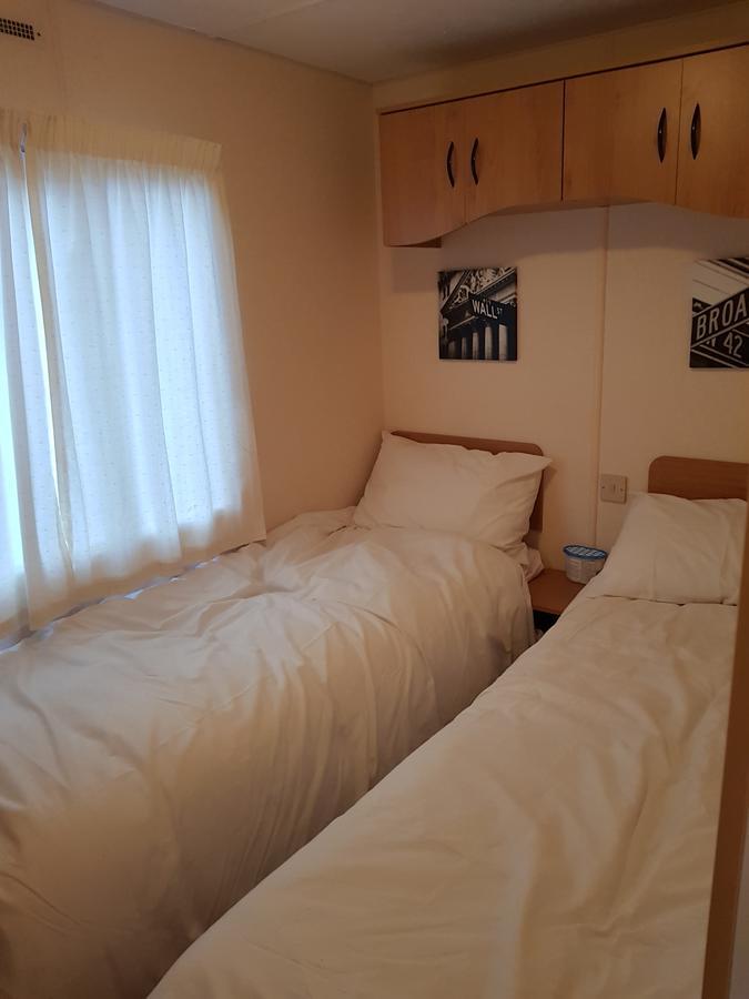The Jackdaw Pub Self Catering Static Caravan Free Breakfast Supplied *
